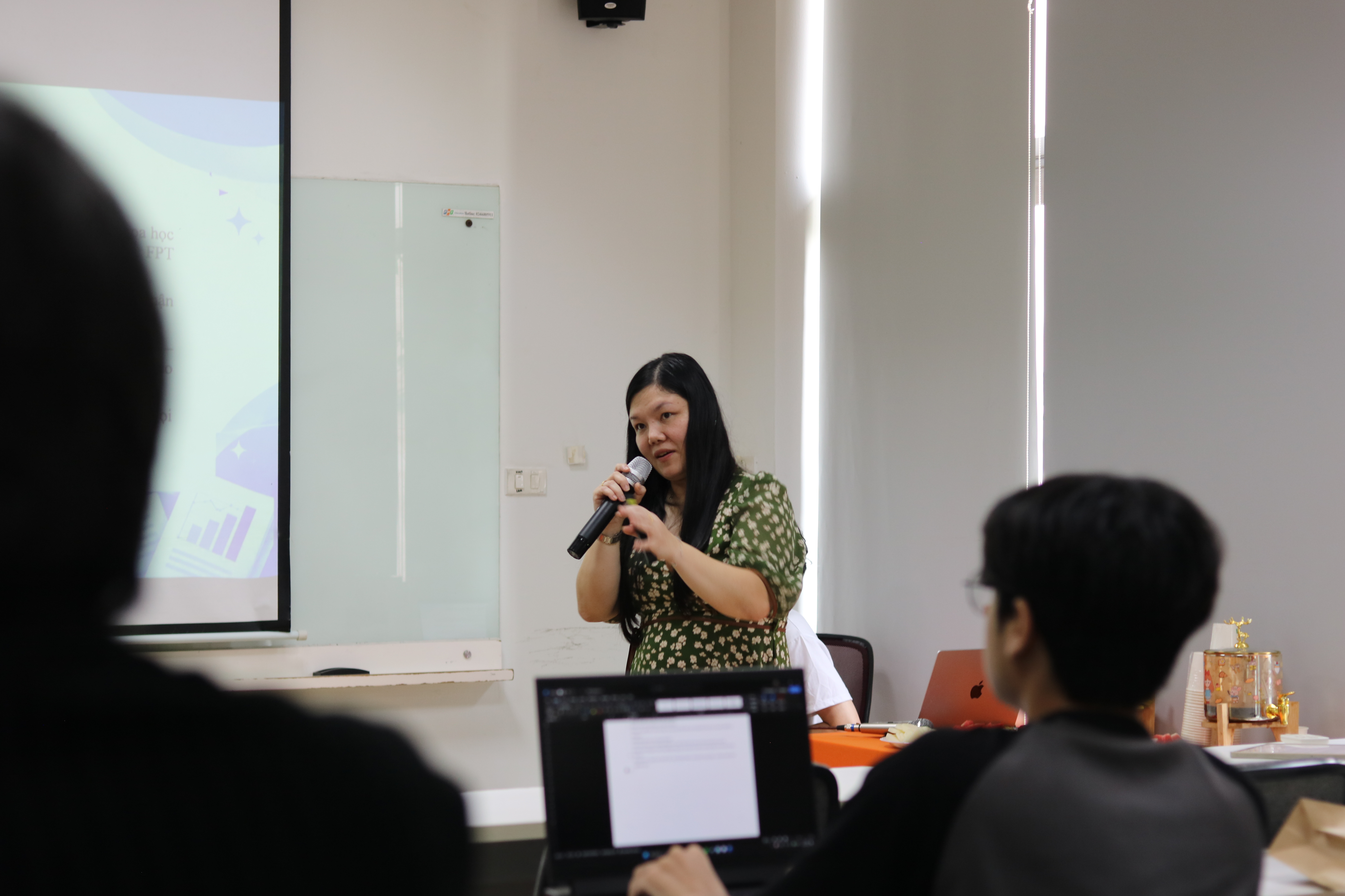 TALKSHOW “CHÍNH SÁCH & HOẠT ĐỘNG NGHIÊN CỨU KHOA HỌC”:  CẦU NỐI ĐƯA SINH VIÊN FPTU ĐẾN GẦN HƠN VỚI NGHIÊN CỨU HỌC THUẬT 